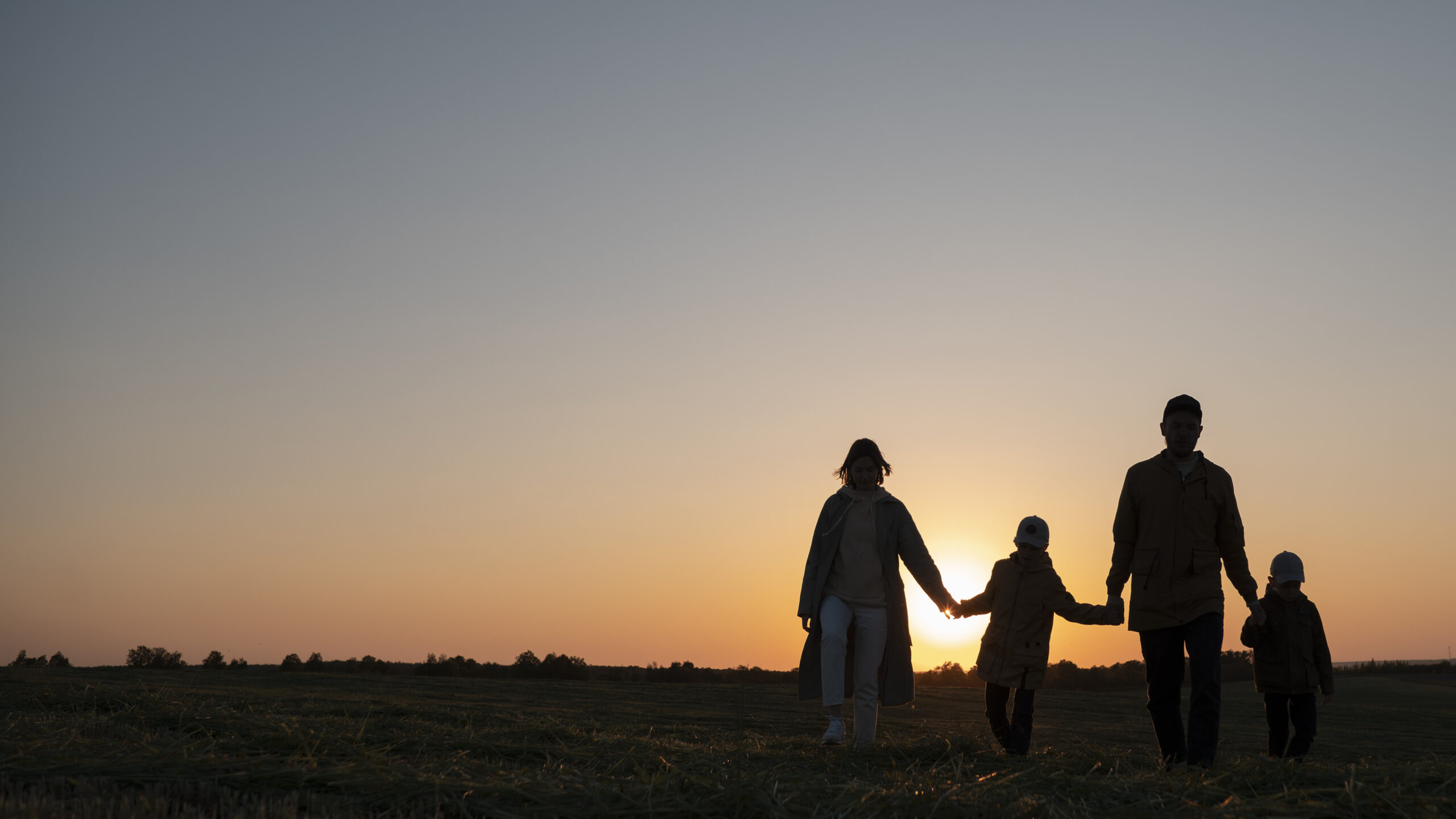family-silhouettes-having-fun-sunset-full-shot family-silhouettes-having-fun-sunset-full-shot